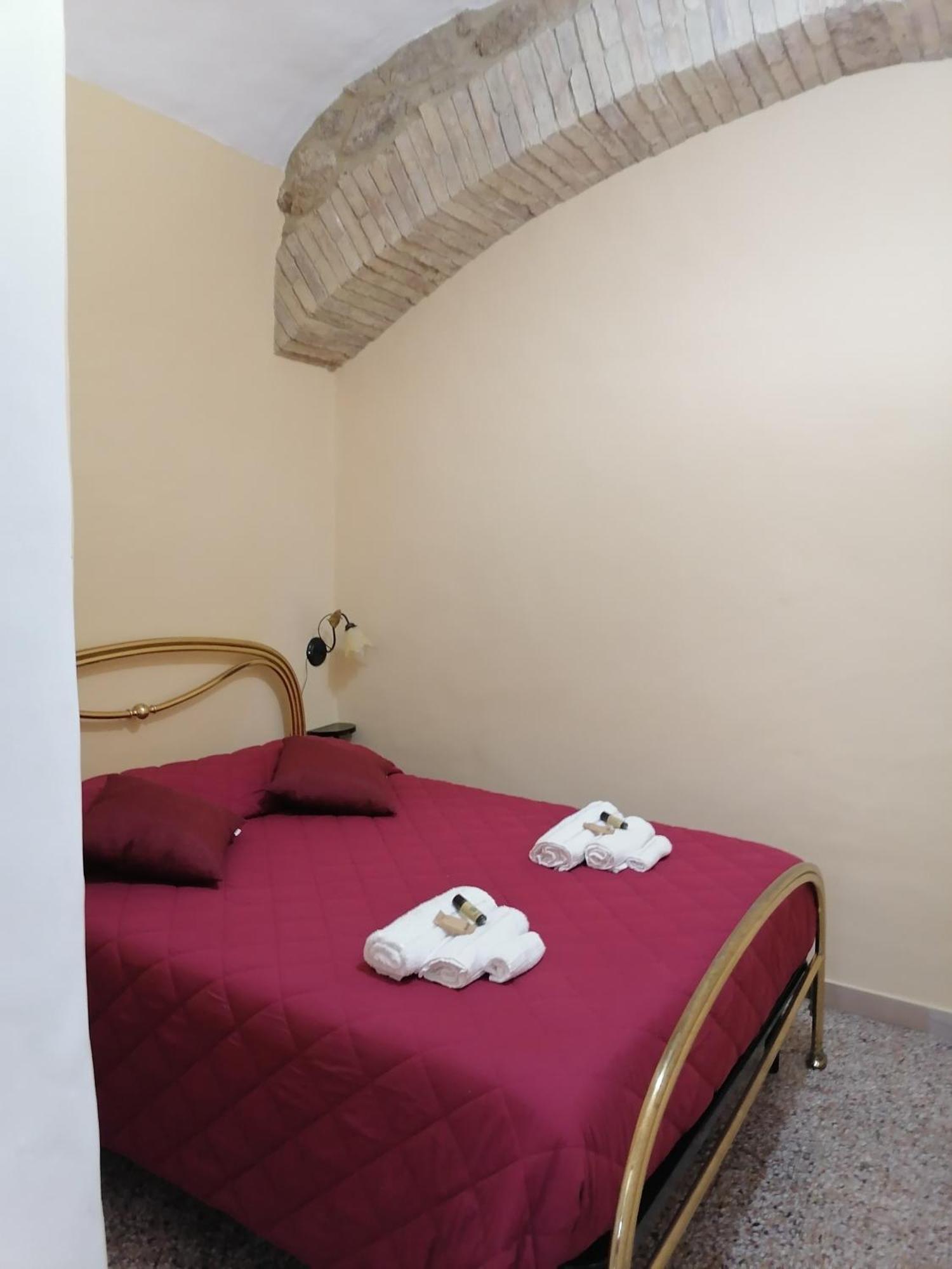 La Torre Della Piramide Hotel Питиляно Екстериор снимка