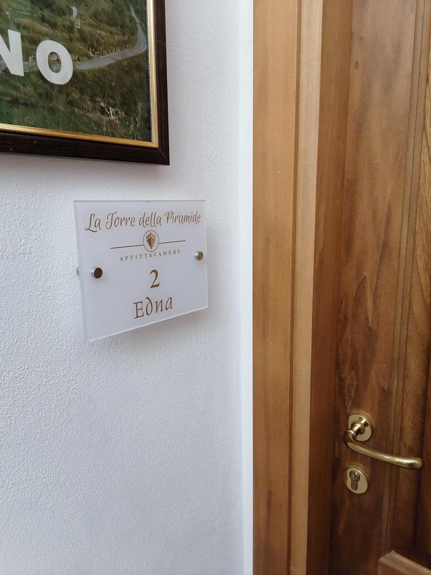 La Torre Della Piramide Hotel Питиляно Екстериор снимка
